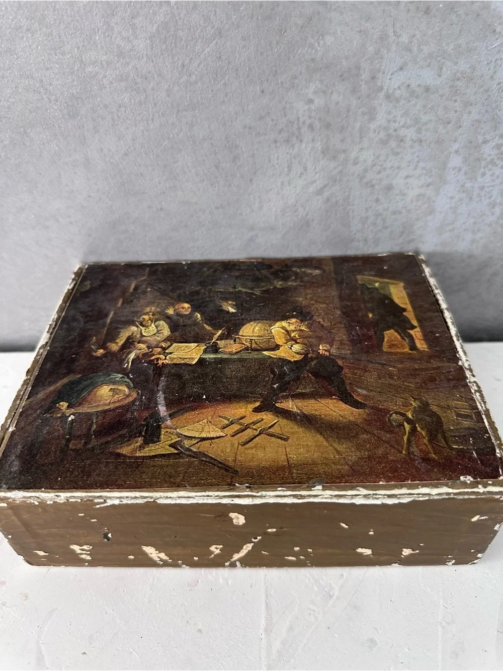 VINTAGE BOX CARDBOARD GOLD FELT LINED